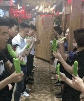 "搞笑段子：它那幅画的小碟子里的火腿要比这一幅多一些"