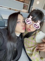 伊能静带女儿回台北探亲，7岁米粒超时尚，母女合影像极姐妹花