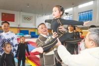 李大双李小双近照，头发已白，都娶了娱乐圈女神，50岁仍没有孩子