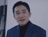 梁朝伟自曝悲惨童年：父母天天吵架躲被子里哭，导致自我封闭