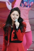 回看春晚亮点，歌舞类节目完胜语言类节目，女明星状态太养眼