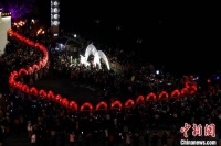 安徽黄山：屯溪河街民俗热