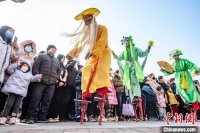 （新春走基层）山东多彩非遗民俗“花式”闹元宵