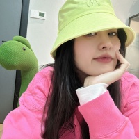 赵丽娜晒照：今天的配色有点粉 祝大家元宵快乐