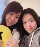 吕丽君公开12岁儿子无遮脸照，身材修长略消瘦，五官神韵像刘銮雄