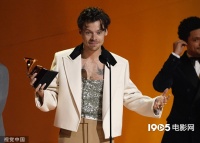 分手10年！哈卷获格莱美大奖 与前女友霉霉合照