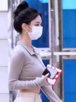 薄背，细腰，还有这肩颈线，谁能不迷