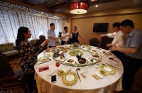 酒桌上，这3类人别轻易得罪，看着好像情商低，实际都是人精