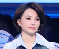 董卿成名前旧名字曝光，21岁时的她婴儿肥脸显成熟