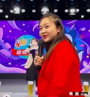 林妙可近照曝光胖到虎背熊腰，着装老气横秋，气质一言难尽似大婶