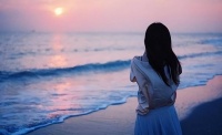 一个女人经常穿别人的旧衣服，多半会有这几件好事发生