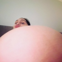 结石姐晒超大孕肚照 角度清奇嘟嘴搞怪好可爱