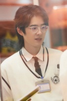 刘昊然周冬雨领证？李一桐拉张颂文炒作？李冰冰撩小鲜肉？杨洋待遇变了？鹿晗没代言？郭麒麟讨好前辈？