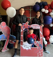 梁靖琪妈妈生日一家人开心庆祝 罕见分享父母恩爱合影