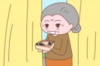 那些手足结怨的家庭，父母大多有这2种特征，中一条都是灾难