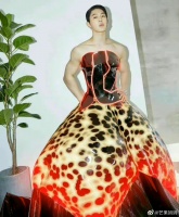 马伯骞的时尚大片，放眼整个娱乐圈都是相当炸裂的程度啊……