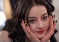 曝当红女星隐婚怀孕！娱记公开多张大肚照坐实，孩子属兔10月生