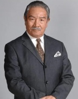 一路走好！86岁老戏骨丁强离世，亲友举行树葬，儿子撒骨灰妻痛哭