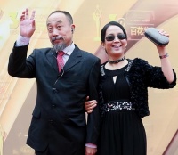 滚回去！孙海英夫妇疑似移民失败，回国养老发不老实，被网友声讨