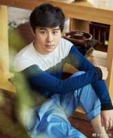 他曾是九十年代红歌星，51岁近照曝光，冻龄颜值惊呆网友