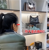 女子第一次相亲就逛商场，要求买11万5的包，“全买就当你女朋友”