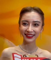 看女星原相机图，才发现她们也扛不住啊，接受自己的不完美好重要