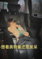 黄磊一家五口同框，小儿子撞脸刘昊然，9岁二女儿红色指甲抢眼