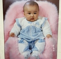 韩国女演员朴河宣，晒出从童年到大学的成长照片，网友：天生丽质