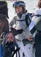 张柏芝和三个儿子过情人节，大儿子卷发抢镜，二儿子身高超过妈妈