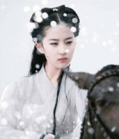 当刘亦菲穿上“甄嬛装”后，突然明白为什么她不拍清宫戏了