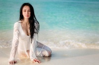 靠烂片出道，却被成龙投了18亿资金力挺，被称位“最美龙女郎”