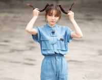 她是热巴同班同学，曾是十八线小配角，如今翻盘与热巴旗鼓相当！