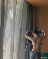 李菲儿的身材绝了啊，后背线条真好看