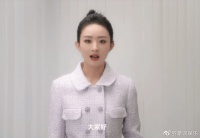 赵丽颖近照变脸引热议！嘴歪脸僵充满硅胶感，张不开嘴被指太油腻