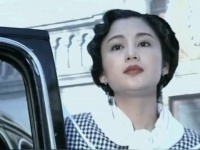 她的脸浓缩了一个世纪男人的梦想