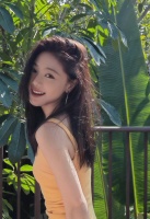 小姨妈邓家佳真的又漂亮又可爱 这组海边沐浴阳光的照片真的绝美……