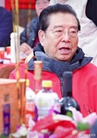 84岁李双江罕见登台演唱，头发乌黑老当益壮，被赞宝刀未老