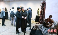 福州举办木雕非遗展 展示其悠久艺术脉络传承