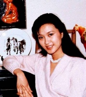 她曾和刘晓庆齐名，二婚生女却遭遇分手，如今62岁和女儿相依为命