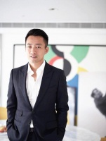 汪小菲寸头亮相显憔悴，形象不如具俊晔，引起网友热议
