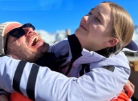 贝克汉姆带全家滑雪，11岁女儿瘦了一圈！小七比心，越来越漂亮