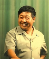 马季90岁冥寿冯巩姜昆缺席！遗孀于波罕有现身，满头银发精神好