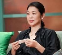 64岁倪萍近照认不出！久未露面模样大变，苹果肌肿胀僵硬被疑整容