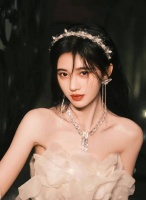 鞠婧祎“千年一遇的美人”的称号获得肯定，网友：照片美得不行