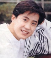 53歌手毛宁罕现身，漂染头发驾豪车生活惬意，曾因吸毒自毁前程