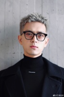 李现染了银发，哇哦