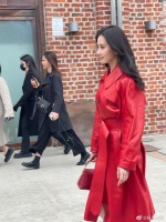 出发前往秀场看秀，生图也挡不住的美貌……