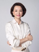 董卿暂停工作消失五个月，老公密春雷陷财政危机，知情人曝她近况