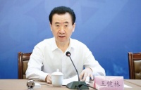 父亲坐拥百亿现金，却只生了一个女儿，如今女儿40多还是单身