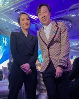 豪门阔太慈善晚宴，甘比带俩娃、郭晶晶手握口罩、杨千嬅显老气